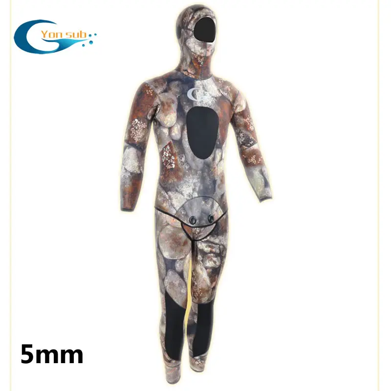 

Semi-dry 5mm 2-Piece Neoprene Scuba Wetsuit with Hood Spearfishing and Underwater Hunting Diving Suit for Men Camouflage