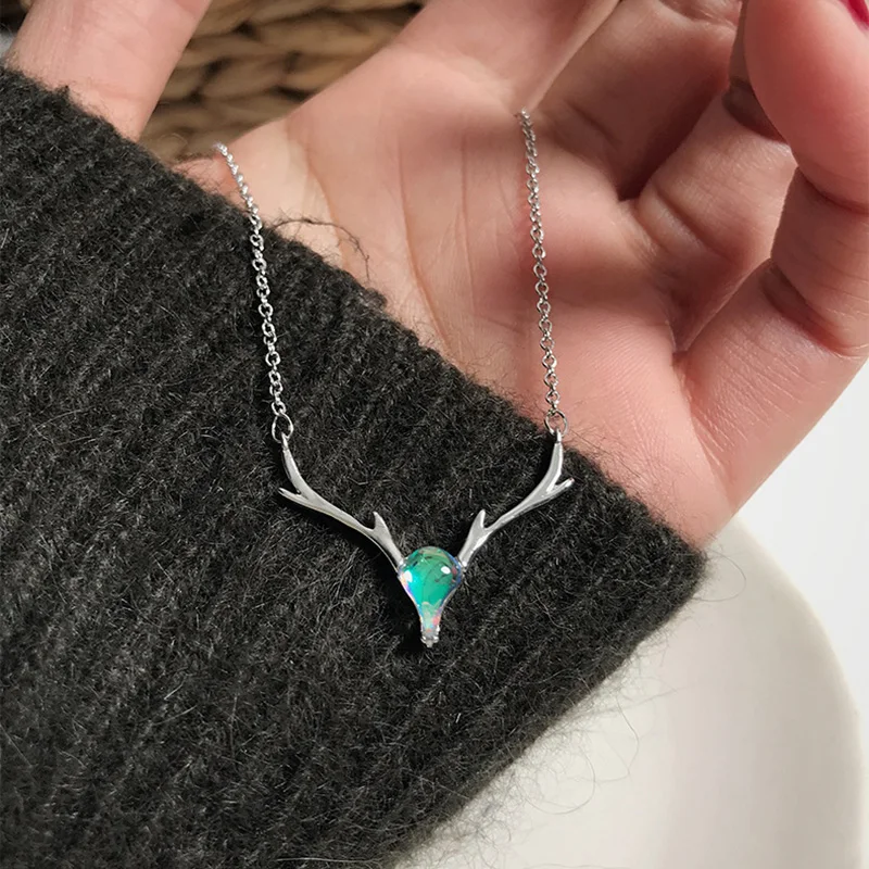 

2019 New Silver Color Sweater Chain Necklace Change Color Cubic Zirconia Reindeer Pendant Necklace For Women Christmas Gift