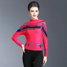 Плюс размеры для женщин топы корректирующие Водолазка с длинным рукавом Тонкий Miyake складки модным принтом Короткие Стиль повседневн