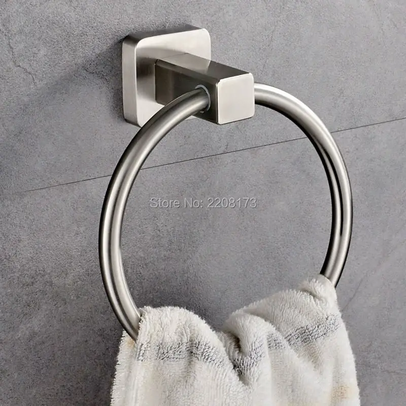 Кольцо для полотенец. Вешалка кольцо для полотенец. Кольцо для полотенца в ванной. Держатель для полотенца настенный кольцо. Держатель для полотенец кольцо в интерьере.