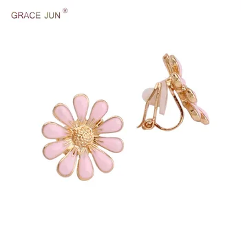 Günstige GNADE JUNI Neue Frühling Stil Emaille Blume Form Clip Auf Ohrringe Nicht Piercing Für Frauen Mode Luxus Kein Loch Ohrringe Gutes Geschenk