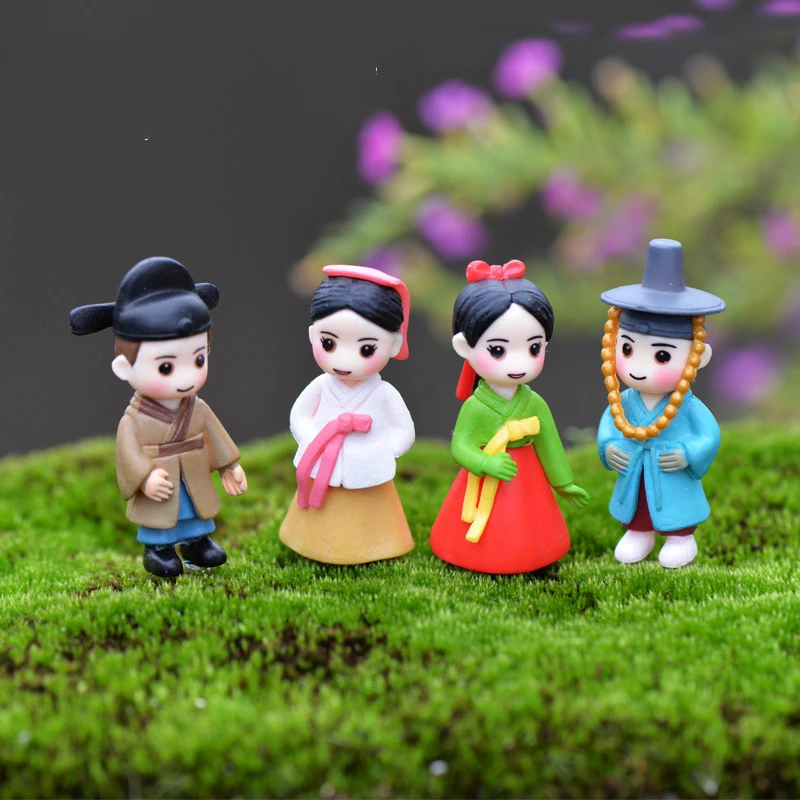 

ZOCDOU 2 Pieces Korean Traditional Clothing Lovers Doll Couple Gift Small Figurine Crafts Figure Ornament Miniatures Deco