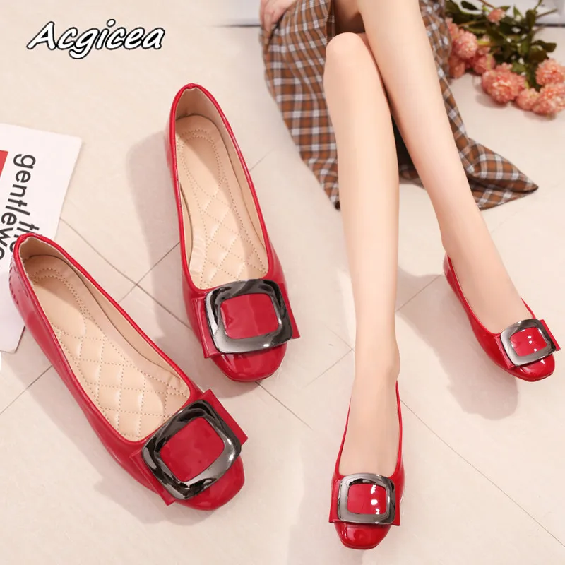 

2018 Spring Autumn New casual Round Toe Flat Bottom Light Patent Leather Metal Buckle Fashion Soft bottom shoes f095