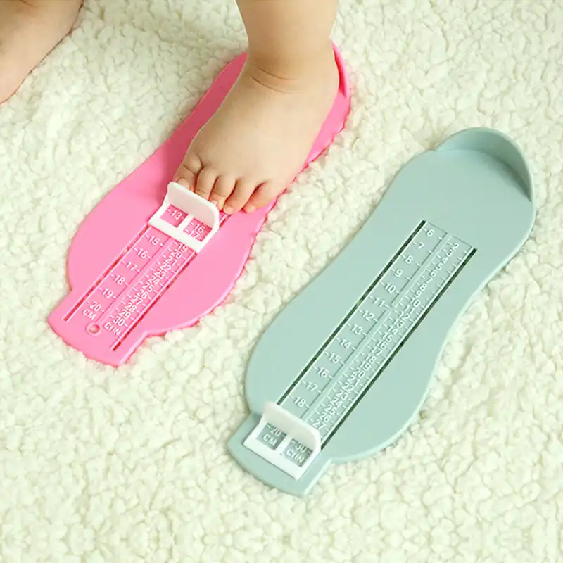 newborn baby foot size
