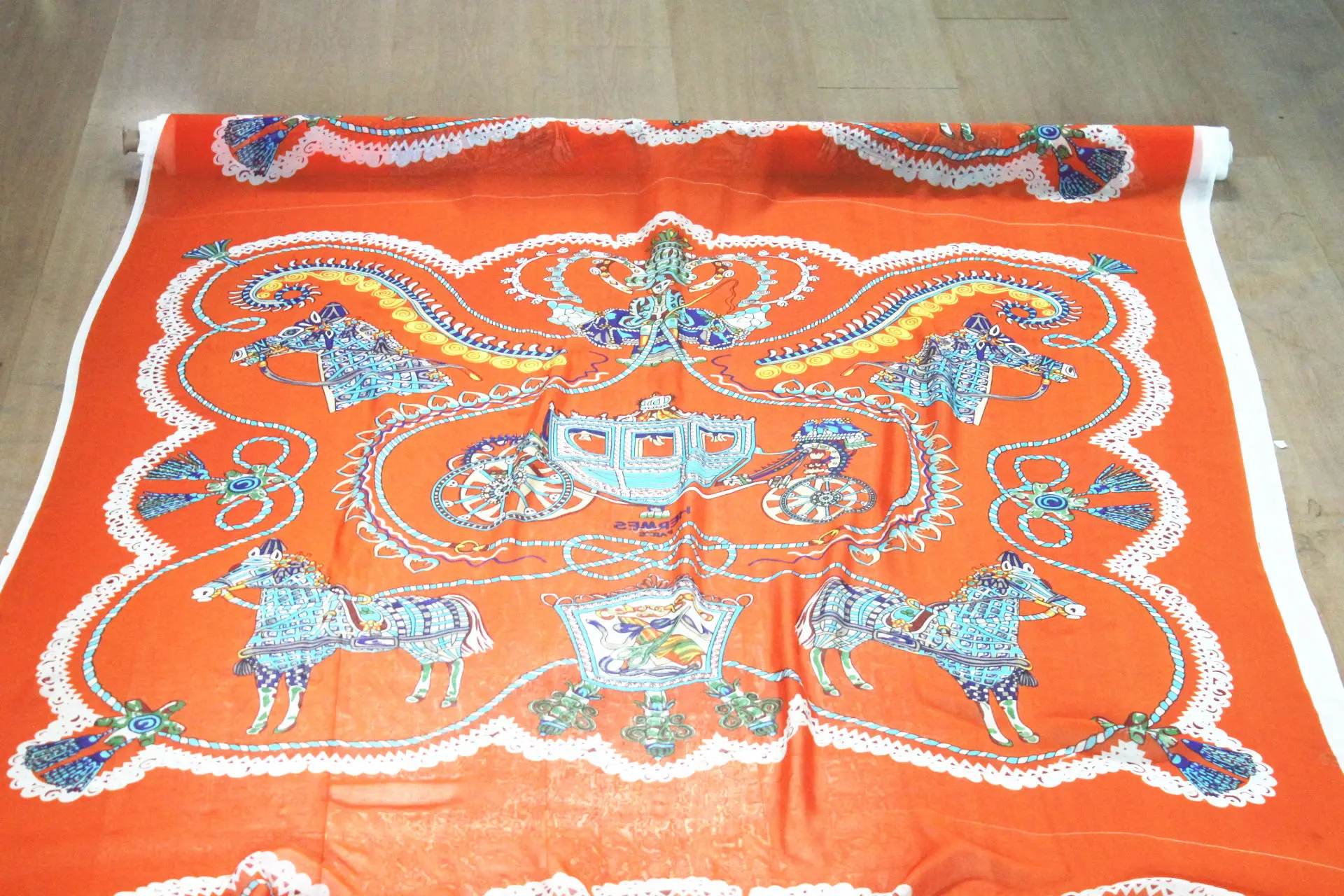 Шелк ткань шифон для шарфа, цвет: как на фотографии, ширина: 125 см, толщина: 16 мм, Длина: 125 см, по 1 узору как на фотографии