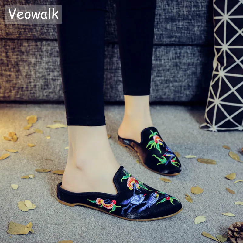 Prix Veowalk Marque Doux Coton Tissu Femmes Brodé Bout Pointu Mules Pantoufles D été Rétro Dames Confort Broderie Glisser Chaussures