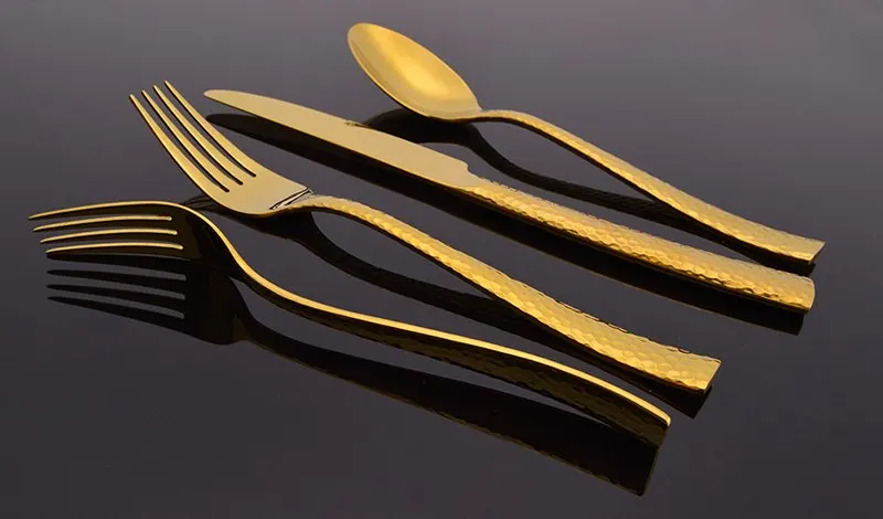 Gold dinnerware set (2)