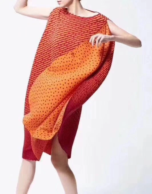 

FREE SHIPPING Miyake fold Matt sleeveless fashion slash neck Gradient asymmetica dress IN STOCK