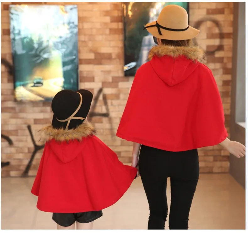 Мама и дочь соответствующие одежда мода шерстяное пальто пончо меховой воротник капюшоном зима бушлат осень кабо-пончо плащ одинаковая одежда для мамы и дочки