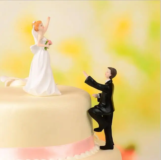 

2018 Romantic statue of the bride and groom meet the couple's wedding cake interesting wedding cake topper