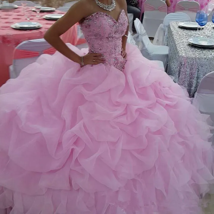 Розовые платья Quinceanera каскадными оборками из бисера с украшением в виде кристаллов бальное платье со шнуровкой на спине 16 Платья Vestidos 15 anos; сезон лето