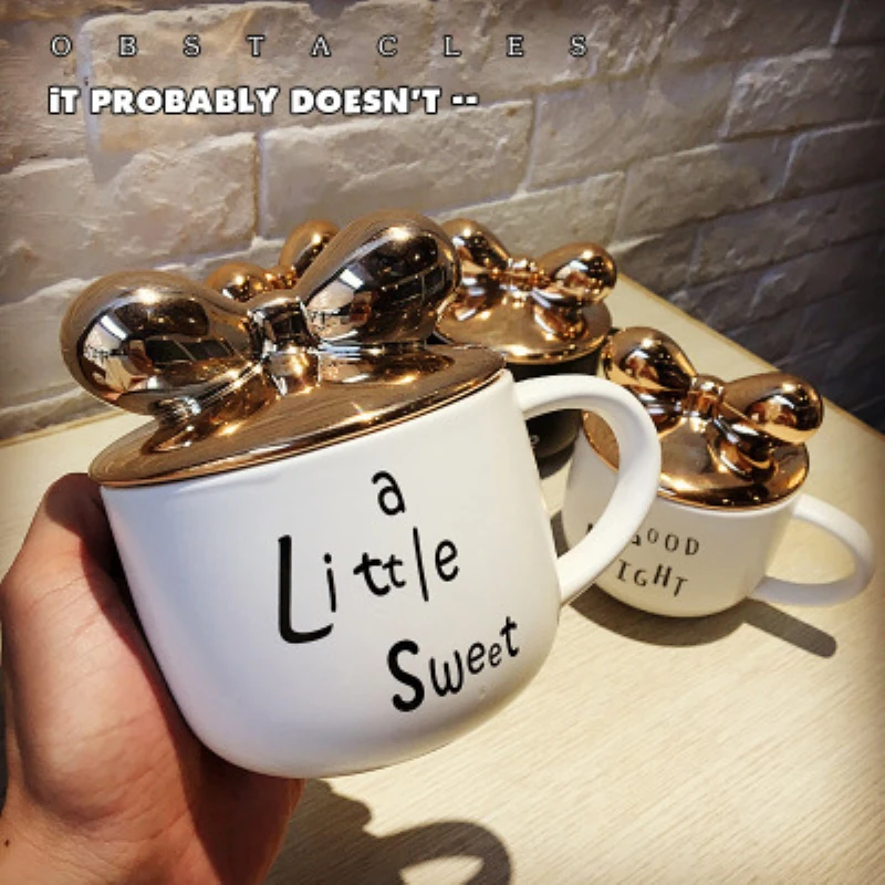

400ml English Letter Pattern Black And White Ceramic Mug Gold-plated Bow With Lid Milk Breakfast Cup Coffee Mug Wedding Gift