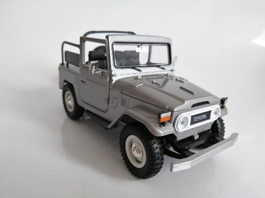 Двигатель MAX 1:24 Toyota FJ40 SUV сплав модель автомобиля литья под давлением металлические игрушки подарок на день рождения для детей мальчик другой