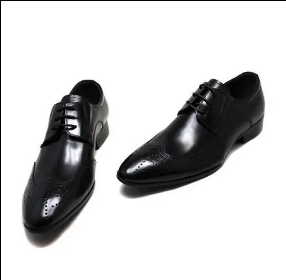 Мужские туфли-броги в деловом стиле с острым носком в британском стиле; кожаные мужские туфли с перфорацией; свадебные туфли