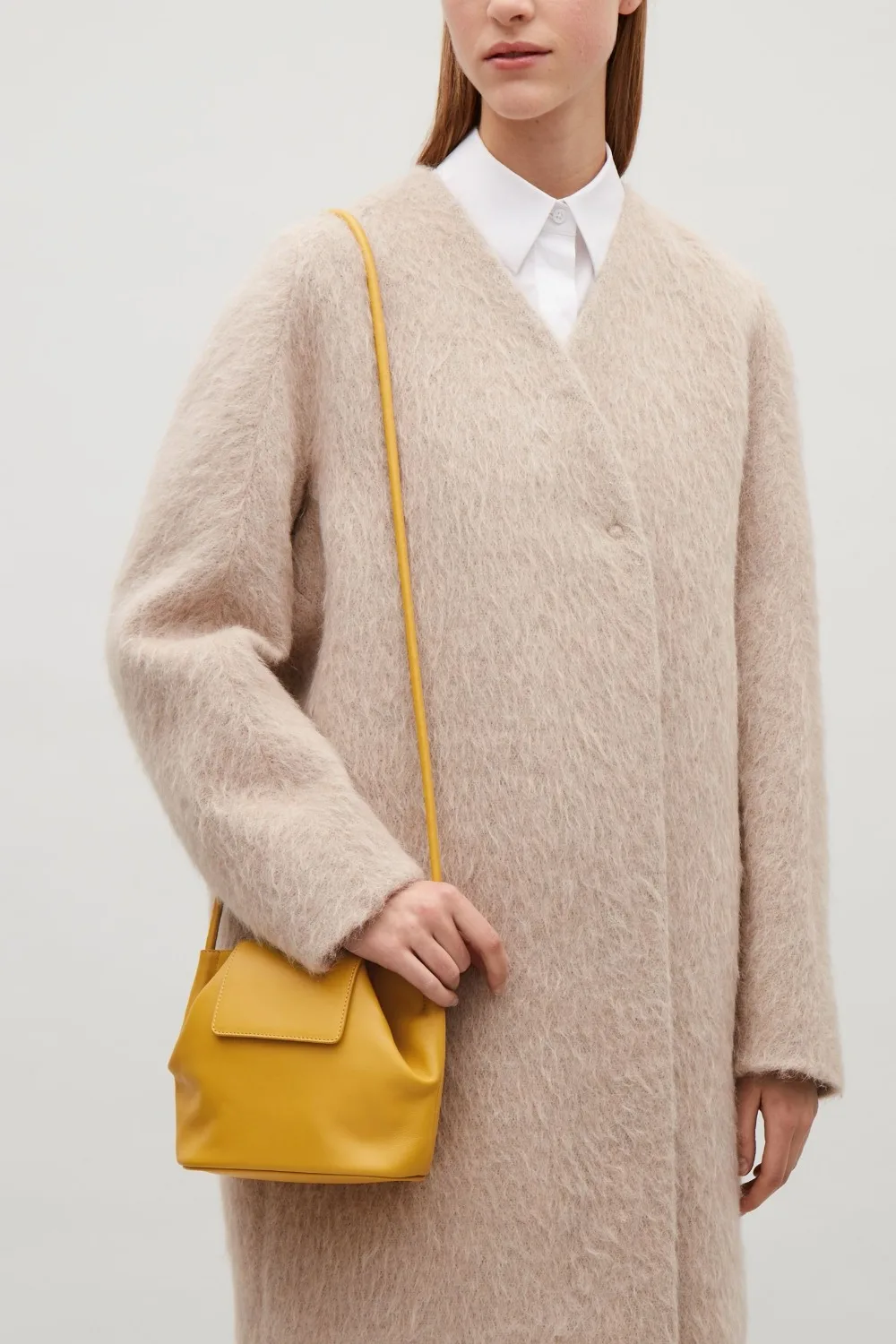 

Female Spring 2019 New Small Popular Design Minimalist Individual Yellow Single Shoulder Slanting Soft Leather Bucket
