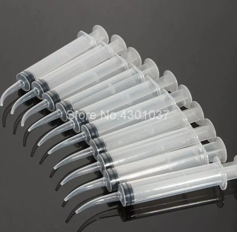 Disposable-Dental-Irrigation-Syringe-With-Curved-Tip-12CC-for-dentist-use-1_1