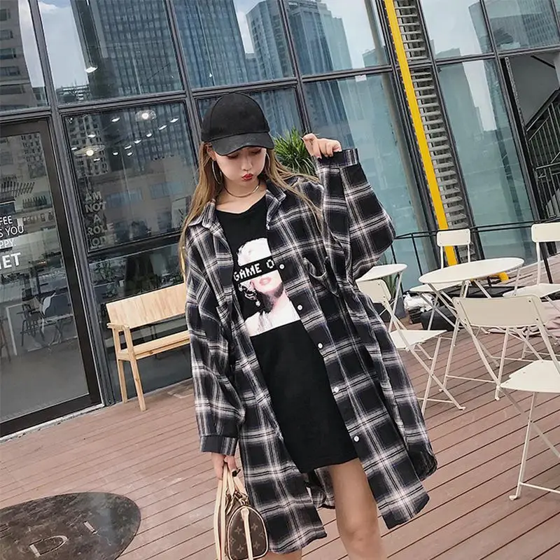 

2019 Spring Women Fashion Vintage Plaid Long Blouse Tops Women Casual Long Sleeve Loose Pockets Shirt Female Blouse Coat