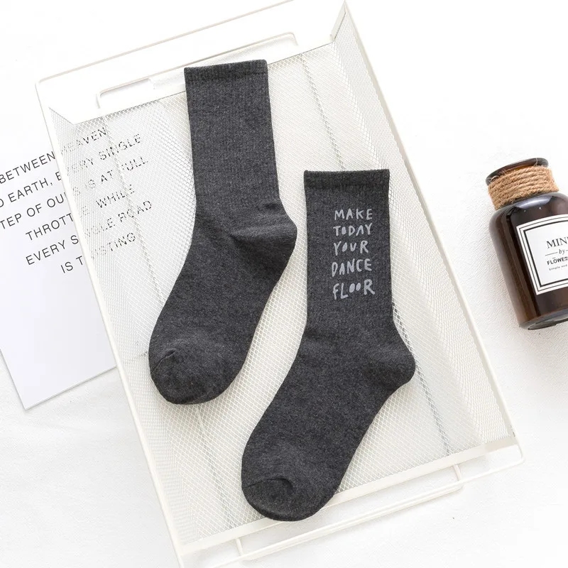 [COSPLACOOL] Письмо смешные носки Харадзюку женщины сделать сегодня Творческие японские носки улица скейтборд Skarpetki Meias Calcetines - Цвет: Dark Grey Socks