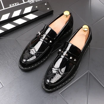 

Vintage Carved Rivet Male Brogues Patent Leather Shoes 2021 Spring Summer Men Wedding Shoes Black Formal Dress Shoes