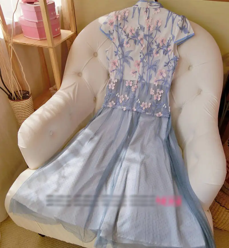 Новое достойное элегантное женское платье с вышивкой