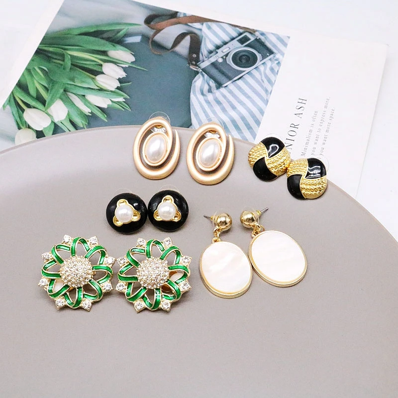 

Free Shipping Geometrric Earring For Women Girls Flower Round Shell New