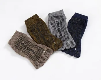 

200PairAnd the yarn man massages the yoga socks large number of pure cotton professional massage antislip yogafive fingerssocke