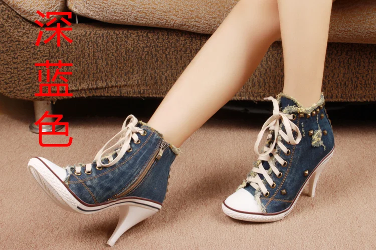 Женская летняя джинсовая обувь на высоком каблуке в Корейском стиле; Модная Повседневная джинсовая обувь с заклепками и боковой молнией; большие размеры 42