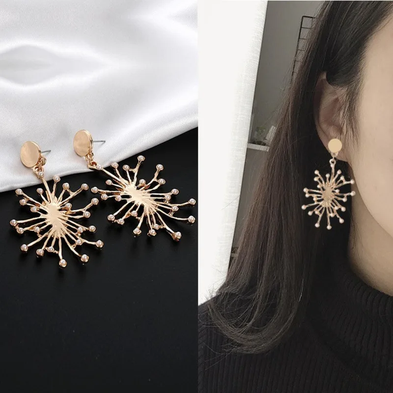 

Turbosun Fashion OL Ms. Irregular Metal Earrings Simulation Pearl Flower Earrings Fireworks Explosion Exaggerated Earrings