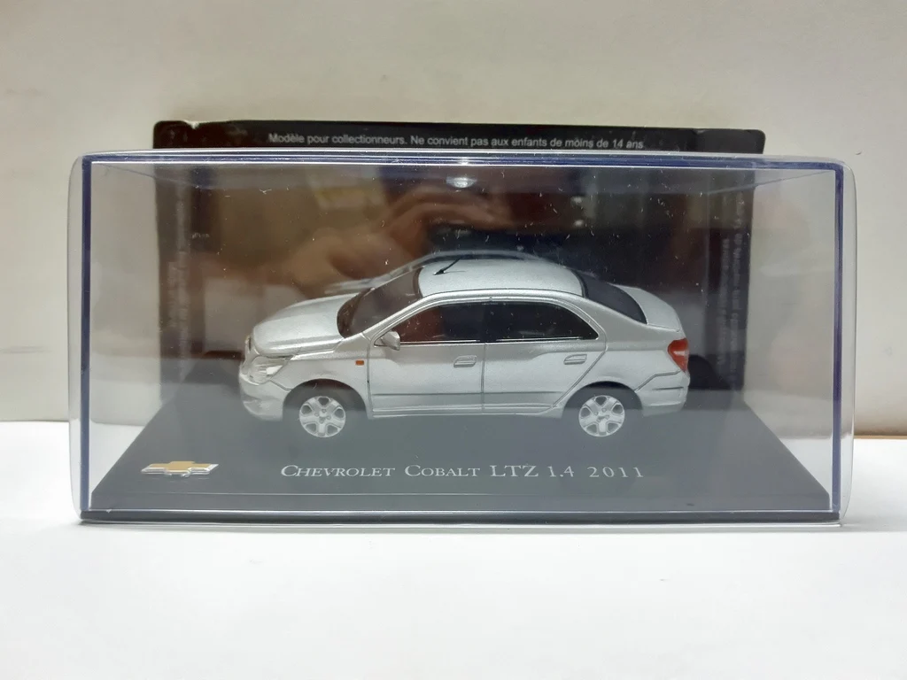 I XO 1:43 CHEVROLET COBALT-LTZ 1,4 2011 Сплав автомобиля игрушки для детей Детские игрушки модель оригинальная коробка