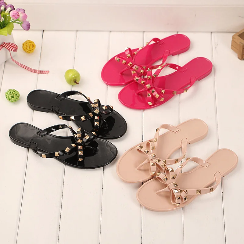 

2019 fashion women sandals flat jelly shoes bow V flip flops stud beach shoes summer rivets slippers Thong sandals nude