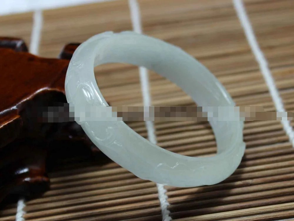 

2943 NATURAL BEAUTIFUL HAND-CARVED GREEN JADEITE JADE GEMS BANGLE BRACELET