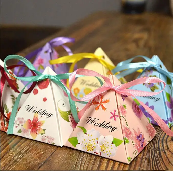 

50pcs Gift Box Bowknot Ribbon Triangular Pyramid Wedding Favors Candy Boxes Party Supplies bags