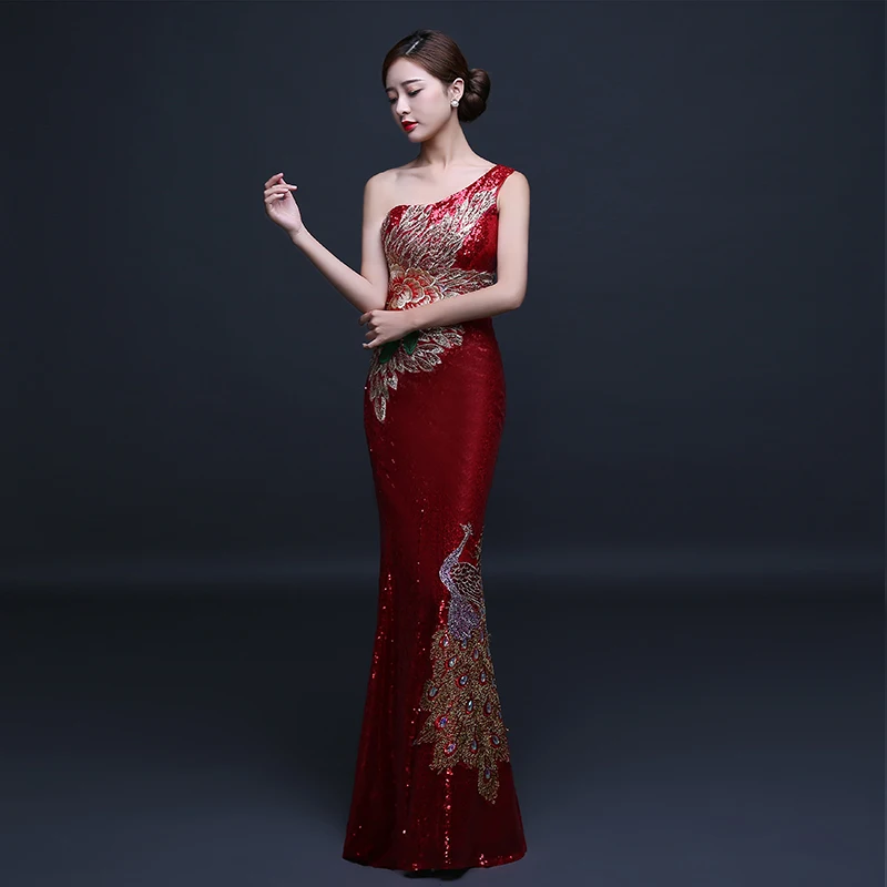 

Sexy One Shoulder Female Evening Gowns RED Embroidery Floral Peacock Chinese Bride Dress Vestidos Sequins Noble Mermaid Dress