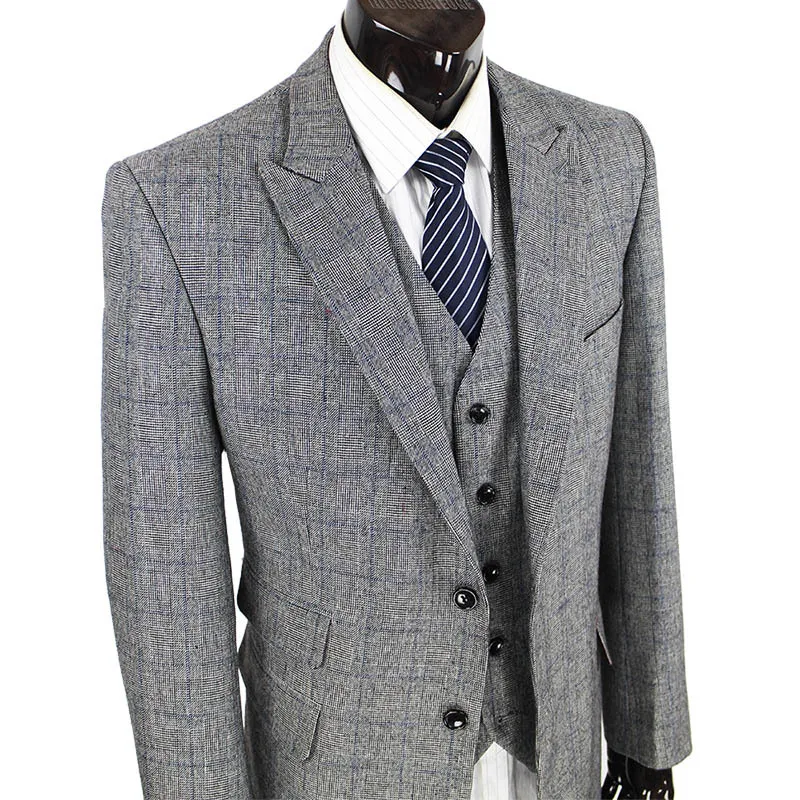 Your head-to-toe Robert Graham collection is available here. Suits. Add some structure to your wardrobe with ladies' suits from Ann Taylor. Some days you need to look like you mean business. When the occasion calls for a sharp, fitted look, search no further than our perfect one-button blazers, sleek sheath dresses, and straight leg pants in classic, curvy, and modern fits.