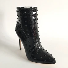 Черные ботильоны для женщин из лакированной кожи с заклепками; зимние стильные короткие женские ботинки с острым носком; Новое поступление; очень высокий каблук