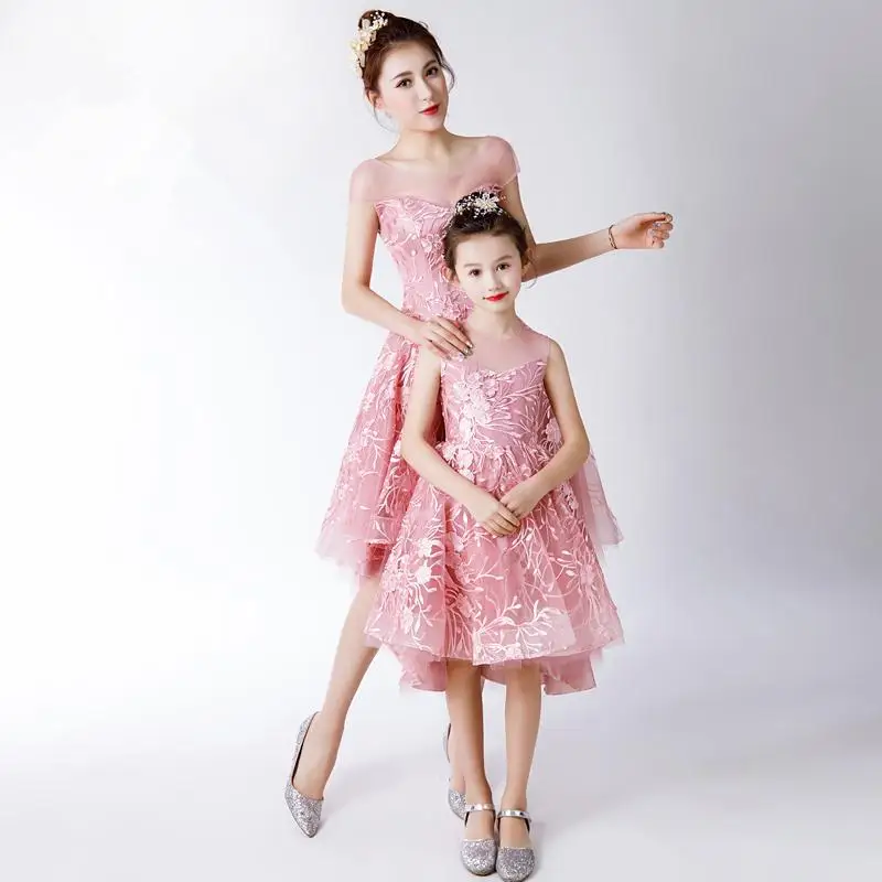 Для мам и дочек кружевное платье розового цвета для мамы; одинаковая двусторонних вечерние платье Семейные комплекты одежды "Мама и я", раздел-Вечерние Платья Vestidos