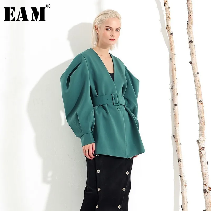 

[EAM] 2019 New Autumn Winter V-collar Long Batwing Sleeve Fold Split Joint Green Loose BandageJacket Women Coat Fashion JL083