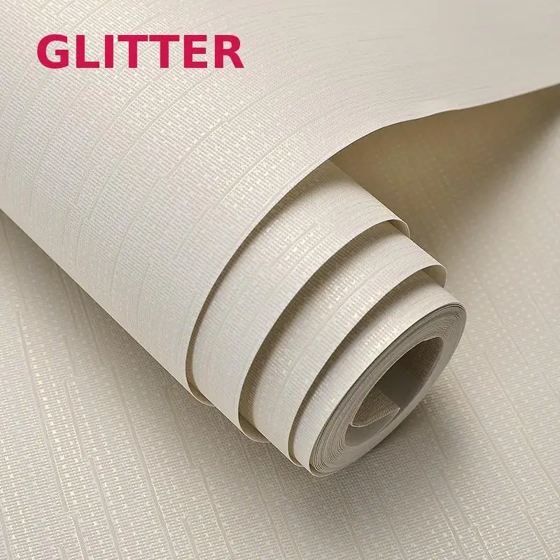 Итальянская гостиная с бежевыми обоями сплошного цвета бежевая контактная
