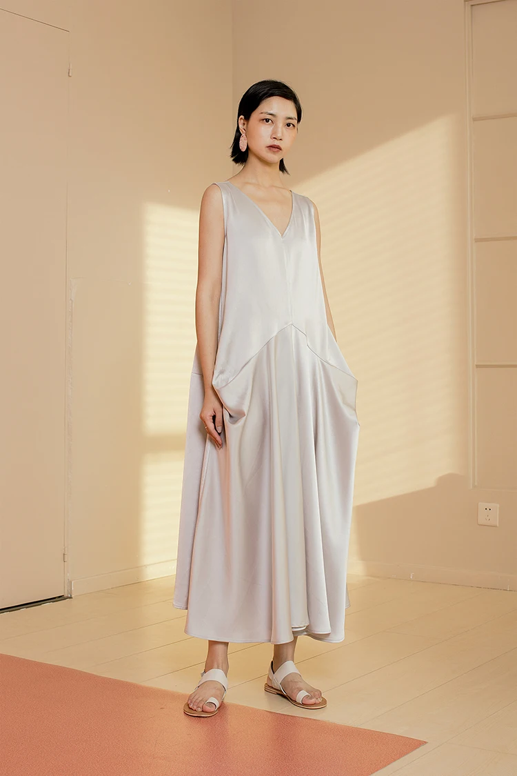[EAM] Новое весенне-летнее серое Свободное длинное платье с v-образным вырезом без рукавов и разрезом JX128