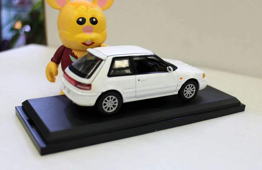 Оригинальная фабрика в масштабе 1:43 искусственная кожа игрушечный автомобиль из
