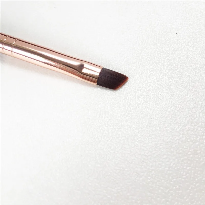 Charlotte Tilbury Eye Liner Brush _ 4
