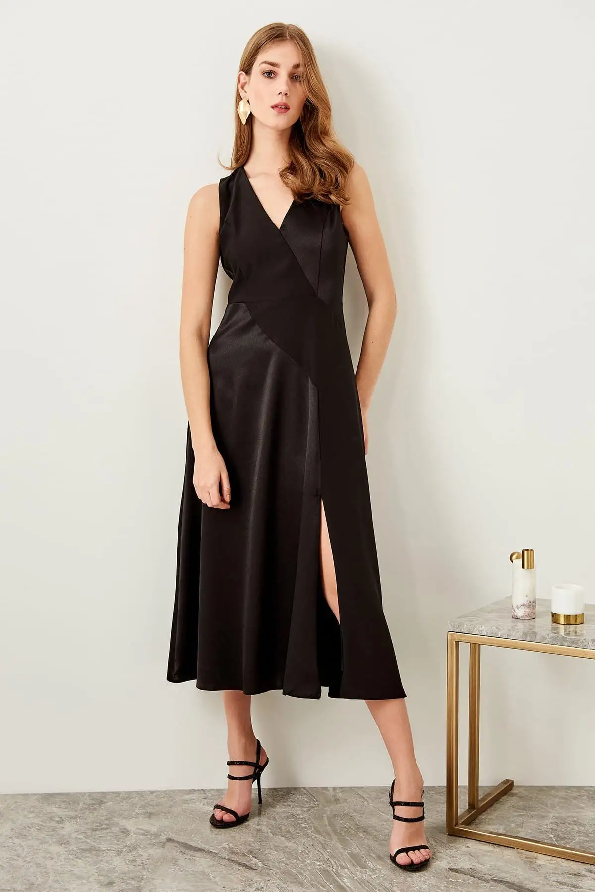 

Trendyol Black Slash Detail Satin Dress TPRAW19FZ0241
