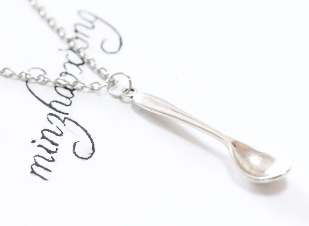 

Fashion Antique Silver Vintage Spoon Alice Teaspoon Snuff Festival Charm Pendant Necklace Women Wedding Jewellery 10Pcs/lot