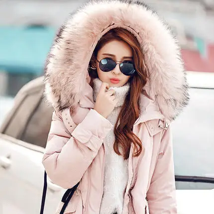 Модное пуховое пальто для девочек-подростков женская пуховая парка с капюшоном и воротником из искусственного меха енота зимние куртки средней длины WUJ0916 - Цвет: Pink