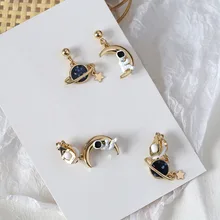 Модные корейские серьги креативное Звездное воздушное пространство Звезда Луна Асимметричный астронавт маленькие серьги-гвоздики для женщин подарок для девочек aros