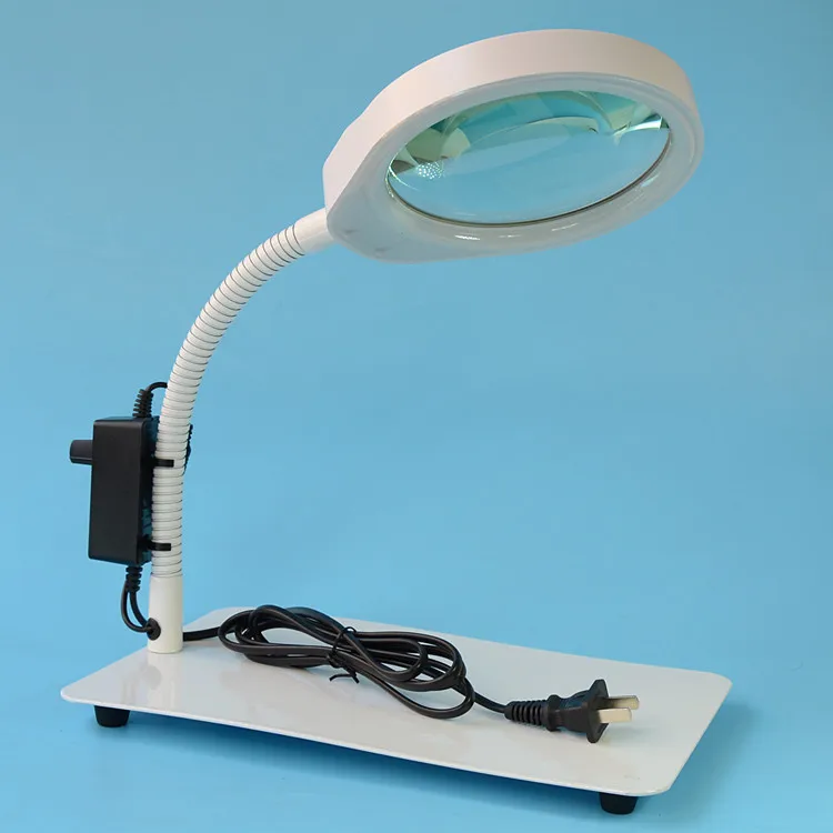 magnifying work light