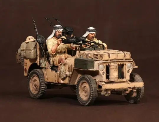 

2 Styles 1/35 Resin Kits WWII Special Forces 2pcs/set (only figures,no tank and others)