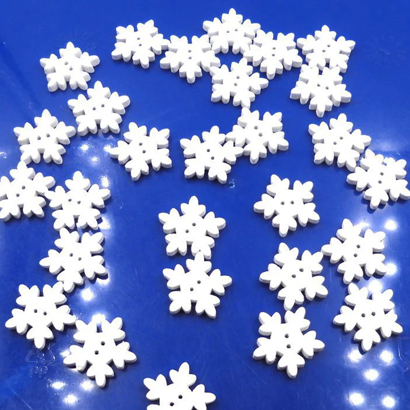 

100pcs Mini Snowflake 2-Holes Wood Button White Wooden Button for Cloth Decor Winter Christmas Xmas Decor Buttons Sewing Tools