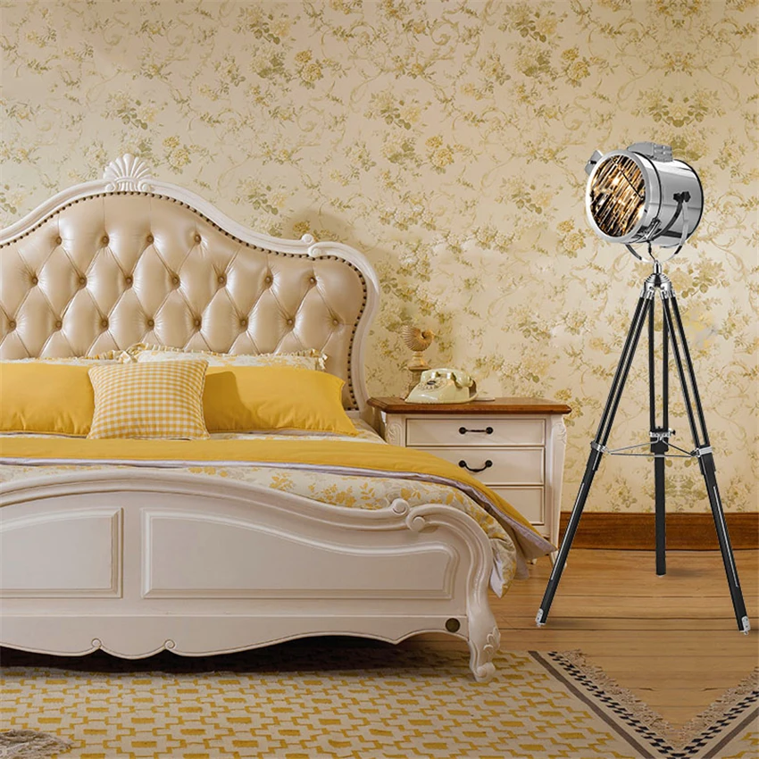 Modern LED Searchlight Floor Light Tripod Base Gold Standing Lamps Chrome Lampshade Standing Lights Metal Floor Lamps Luminaria