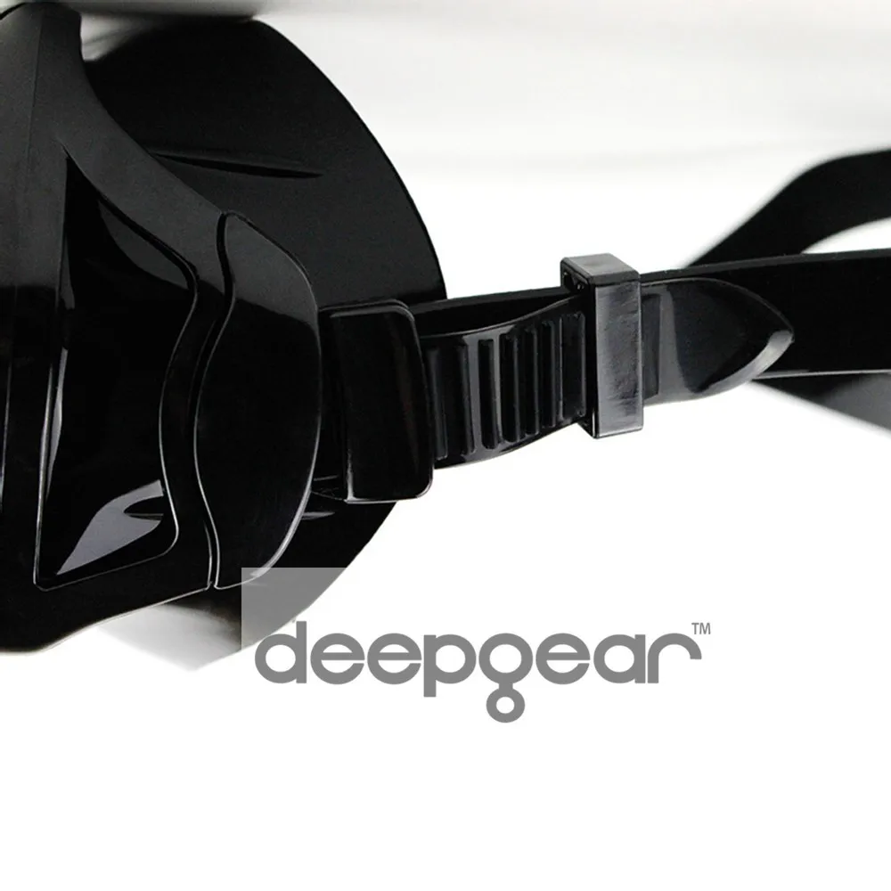 scuba diving mask